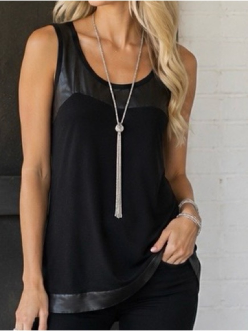 D. Exterior | Sleeveless Black A-Line Top | Size Small